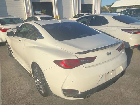 Used 2017 INFINITI Q60 Red Sport 400 RWD image 12
