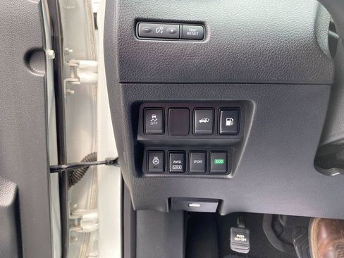 Used 2018 Nissan Rogue SV w/ Premium Package image 16