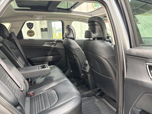 Certified 2025 Kia Sportage SX Prestige AWD/4WD image 11