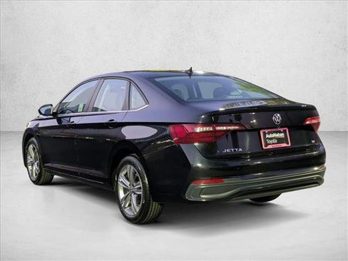 Used 2024 Volkswagen Jetta SE image 7