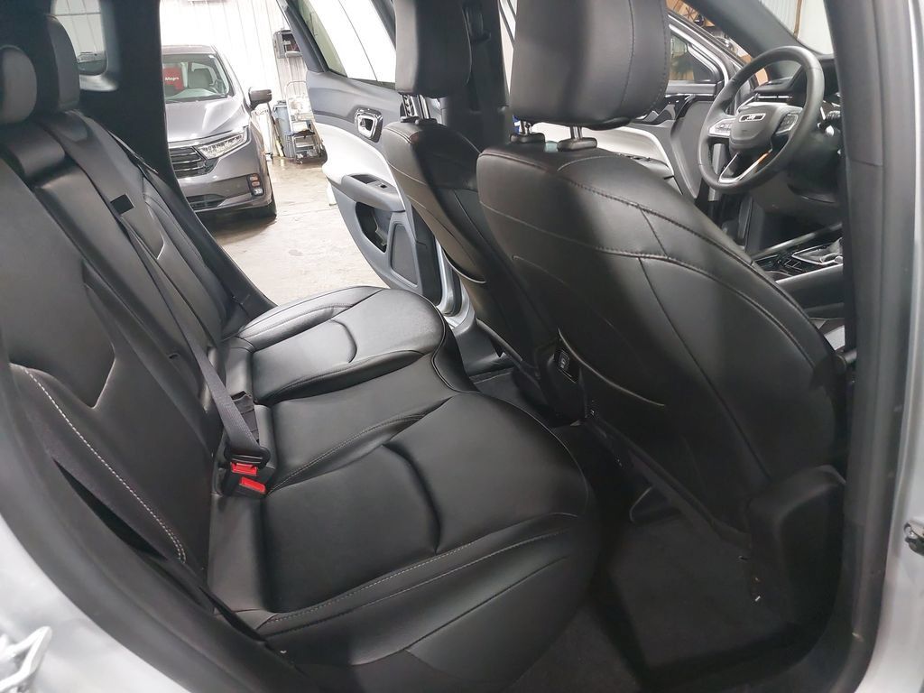 Used 2025 Jeep Compass Limited AWD/4WD image 11
