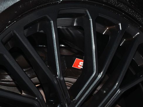 Used 2024 Audi SQ8 Premium Plus w/ Black Optic Package image 90