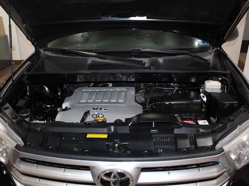 Used 2012 Toyota Highlander Limited w/ Tow Pkg AWD/4WD image 13