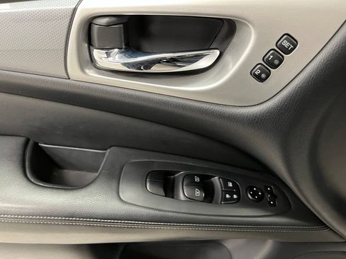 Used 2019 Nissan Pathfinder SL AWD/4WD image 25