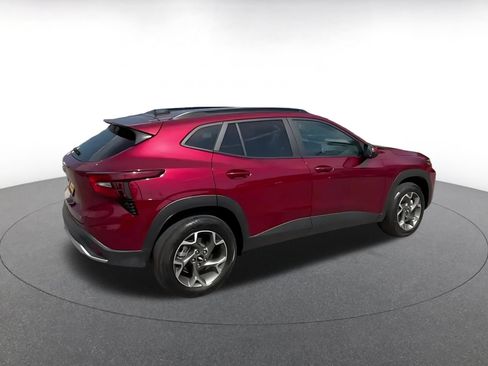 Used 2025 Chevrolet Trax LT w/ LT Convenience Package FWD image 14