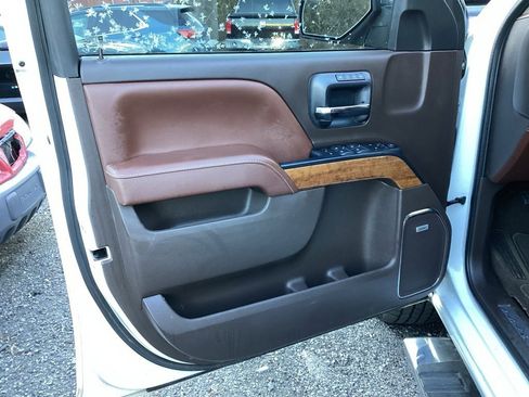 Used 2018 Chevrolet Silverado 1500 High Country image 11