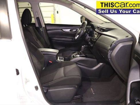 Used 2017 Nissan Rogue SV FWD image 25