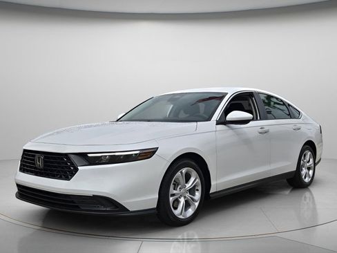 Certified 2025 Honda Accord LX image 9