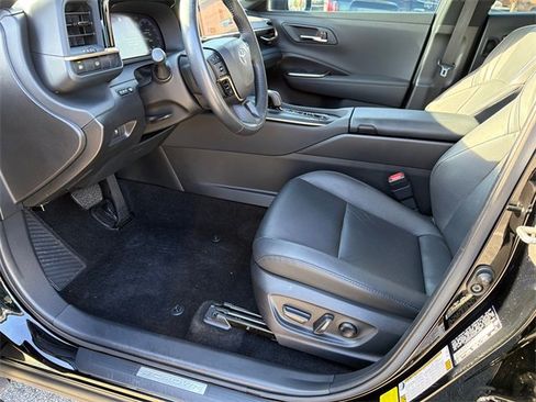 Used 2023 Toyota Crown Limited image 9