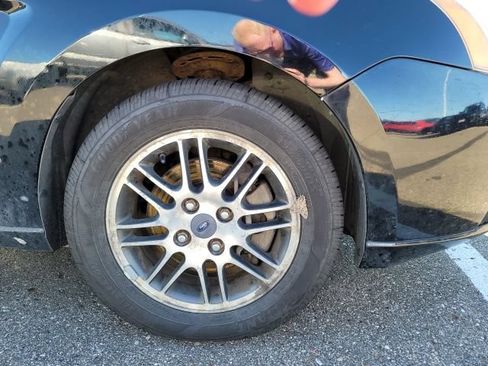 Used 2010 Ford Focus SE FWD image 16