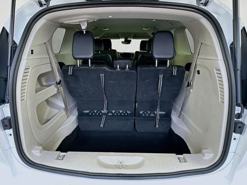 Used 2024 Chrysler Pacifica Touring-L image 24