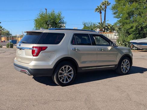 Used 2017 Ford Explorer Limited image 3