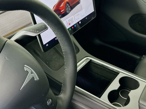 Used 2025 Tesla Model Y Long Range RWD image 17