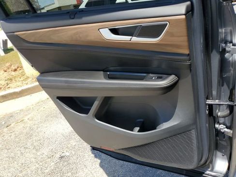 Certified 2025 Volkswagen Atlas SE w/ Panoramic Sunroof Package FWD image 13