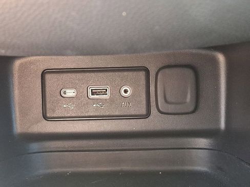 Used 2023 Chevrolet Equinox LT FWD image 25
