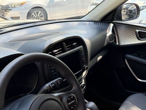 Used 2025 Kia Soul LX w/ LX Technology Package FWD image 33