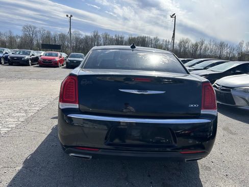 Used 2018 Chrysler 300 Limited image 5
