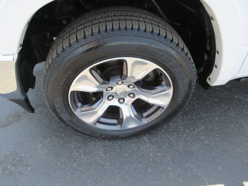Used 2019 RAM 1500 Laramie AWD/4WD image 15