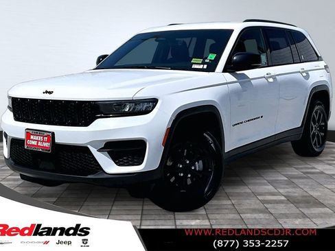 Certified 2024 Jeep Grand Cherokee Altitude AWD/4WD image 1