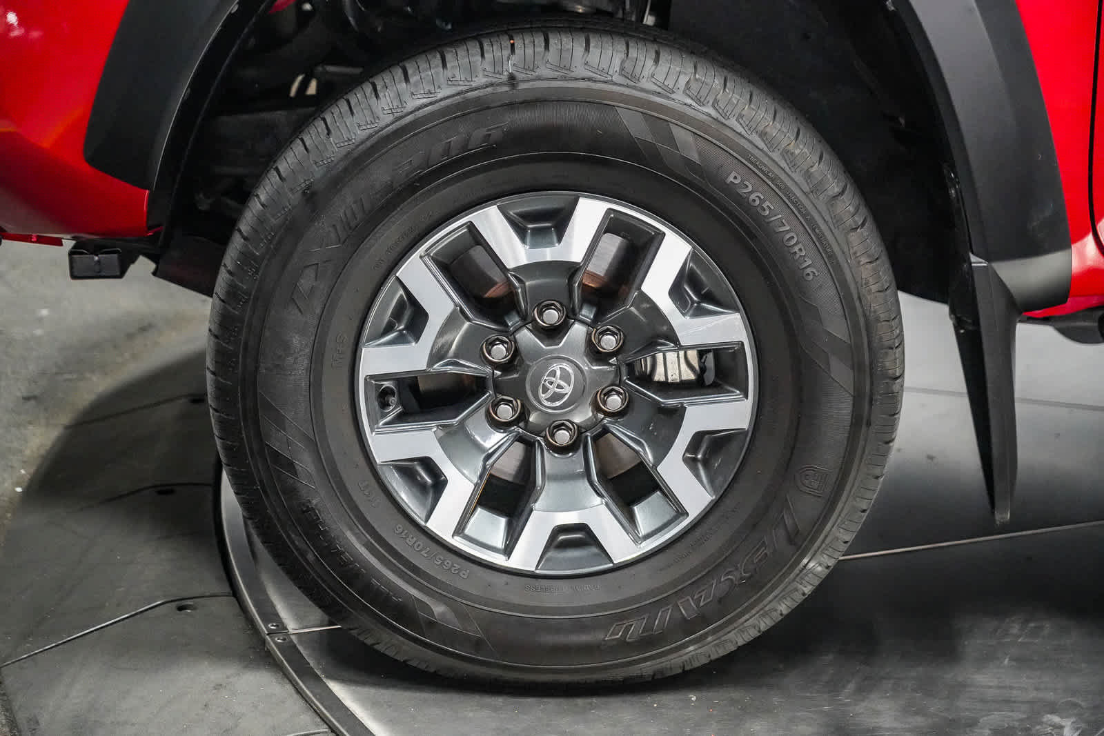 Used 2022 Toyota Tacoma TRD Off-Road w/ Technology Package AWD/4WD image 9