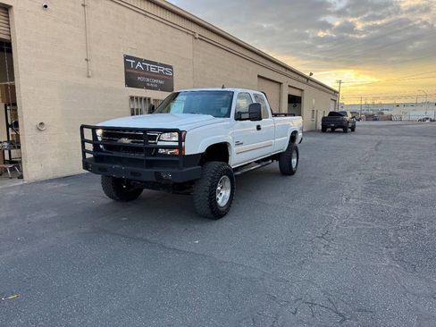 Used 2006 Chevrolet Silverado 2500 W/T w/ Skid Plate Package image 4
