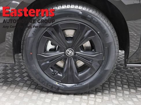 Used 2023 Toyota bZ4X XLE w/ Weather Package FWD image 31