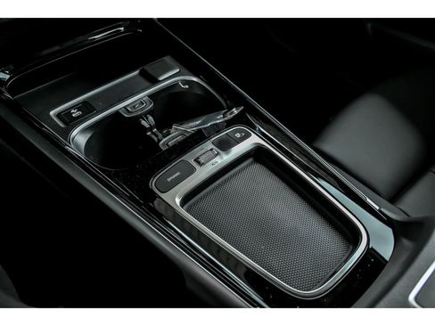 New 2026 Mercedes-Benz GLB 250 4MATIC image 17