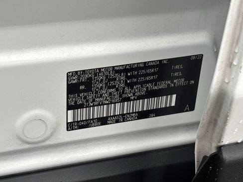 Used 2022 Toyota RAV4 XLE w/ XLE Grade Weather Package FWD image 31