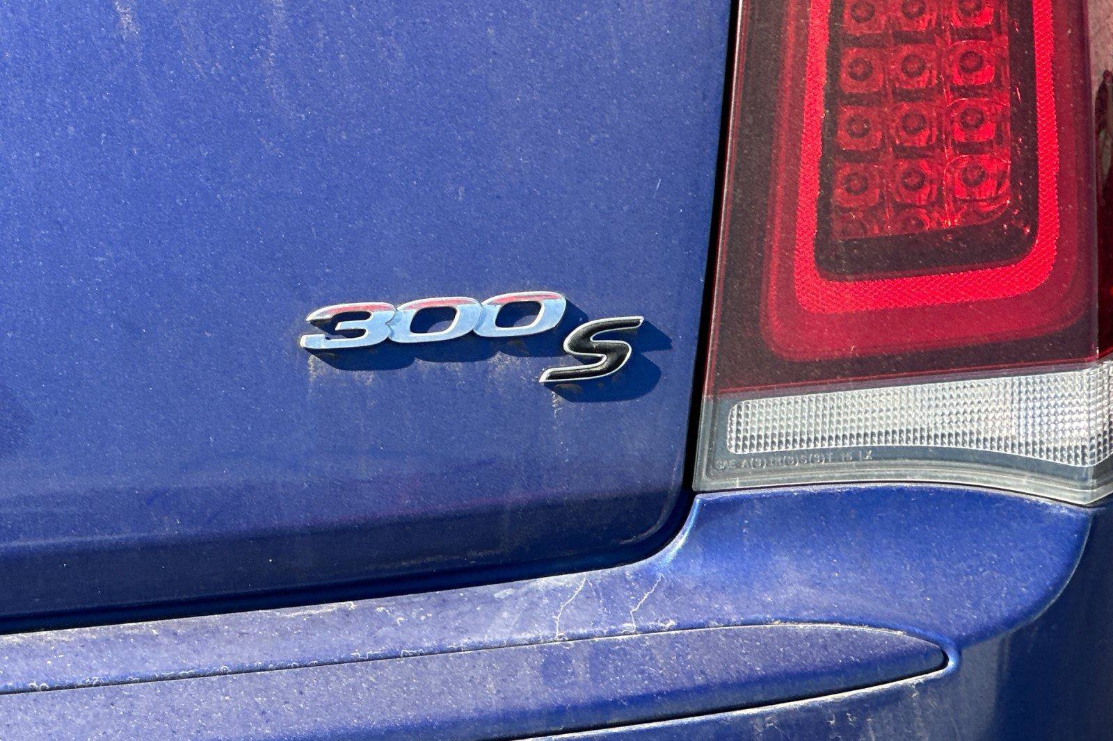 Used 2018 Chrysler 300 S w/ 300S Premium Group RWD image 6