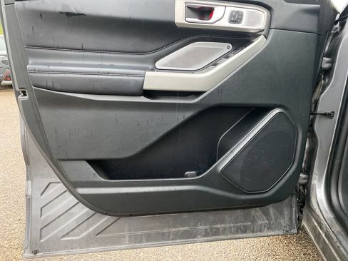 Used 2023 Ford Explorer Limited w/ Limited Technology Package AWD/4WD image 12