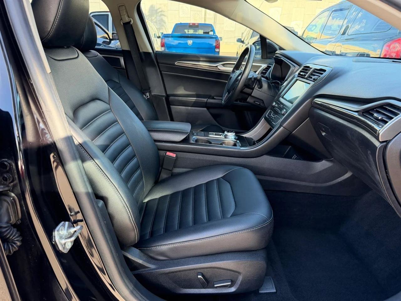 Used 2019 Ford Fusion SEL FWD image 33