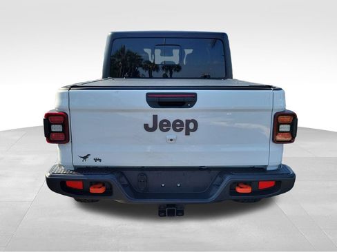 Used 2025 Jeep Gladiator Mojave w/ Convenience Group AWD/4WD image 9