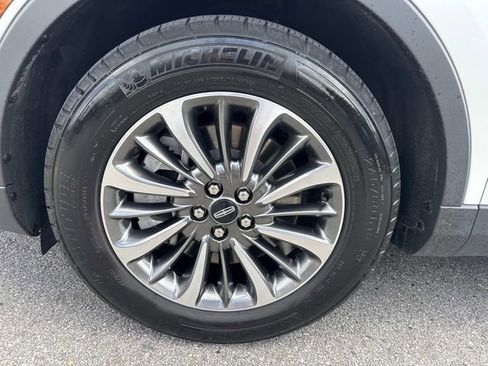 Certified 2023 Lincoln Nautilus AWD w/ Premium Package image 9