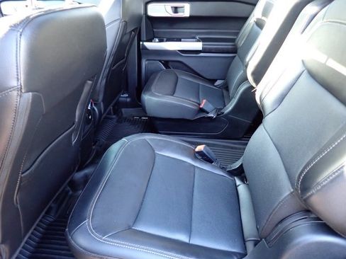 Used 2022 Ford Explorer Limited w/ Equipment Group 301A AWD/4WD image 10