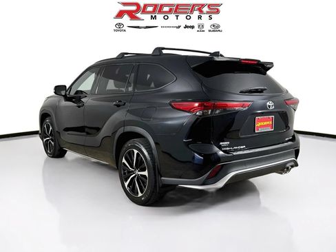 Used 2022 Toyota Highlander XSE AWD/4WD image 11