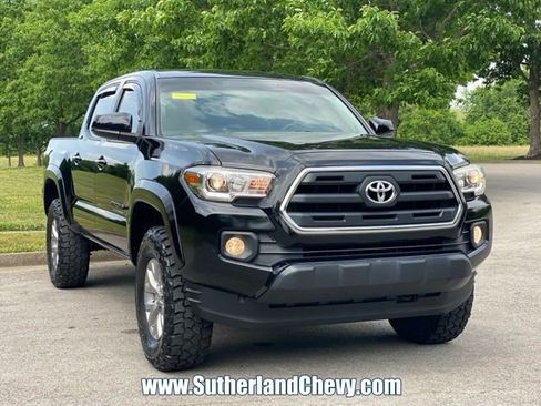 Used 2017 Toyota Tacoma 4x4 Double Cab image 9
