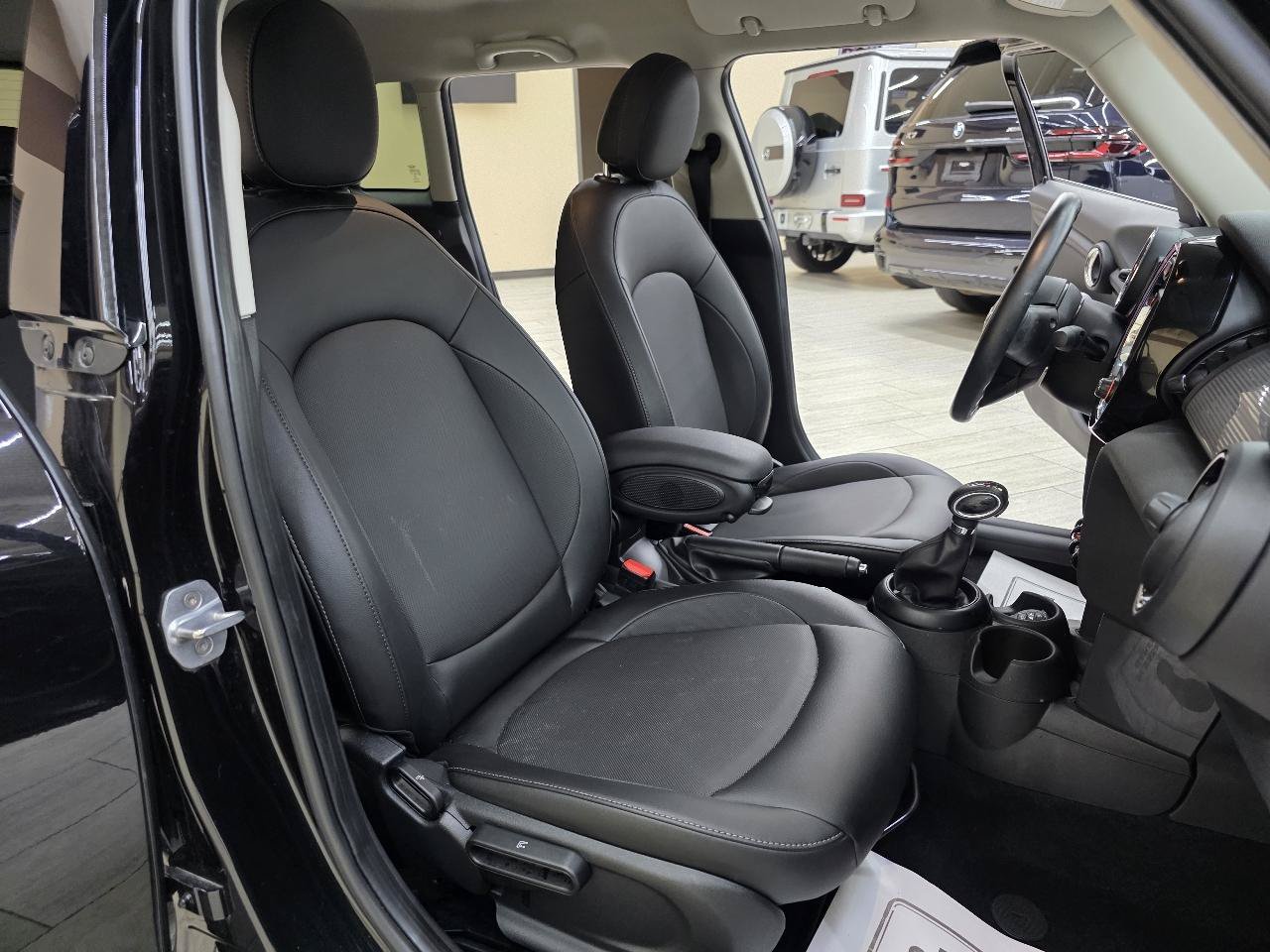 Used 2018 MINI Cooper 4-Door Hardtop w/ Signature Line Package FWD image 18