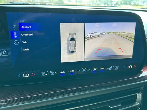 Used 2024 Chevrolet Traverse RS image 17