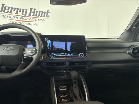 Used 2024 Chevrolet Colorado Trail Boss w/ Technology Package image 18