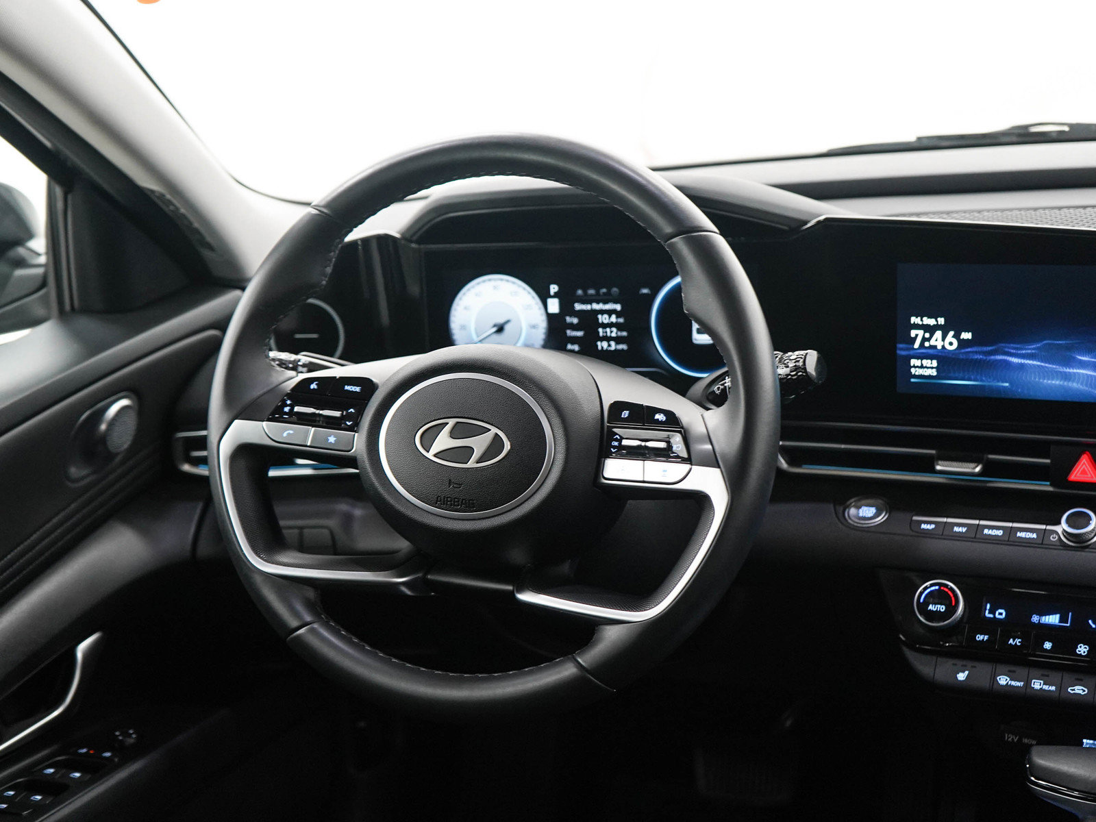 Used 2025 Hyundai Elantra SEL FWD image 14