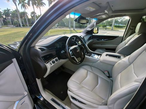 Used 2016 Cadillac Escalade Luxury AWD/4WD image 21