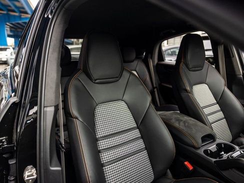 Certified 2025 Porsche Cayenne GTS image 33