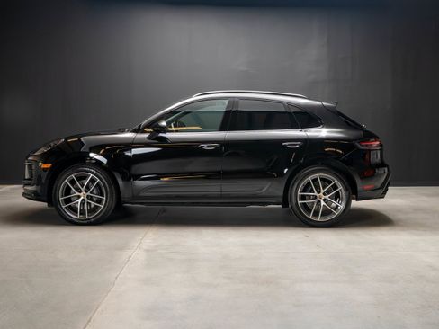 Certified 2026 Porsche Macan AWD/4WD image 2