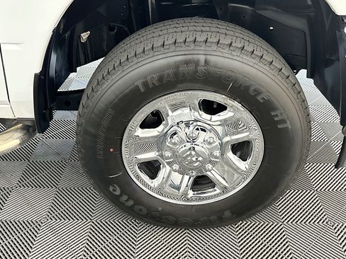 Used 2024 RAM 2500 Tradesman w/ Chrome Appearance Group image 11