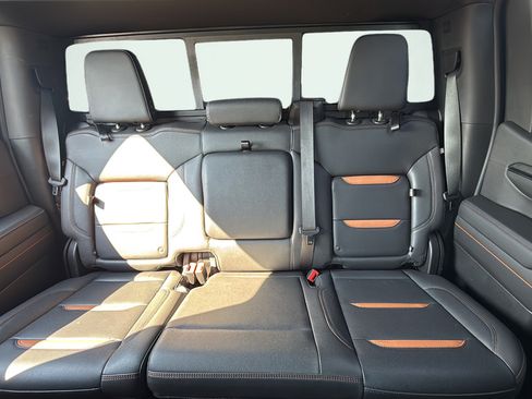 Used 2022 GMC Sierra 1500 AT4 w/ AT4 Premium Package AWD/4WD image 32