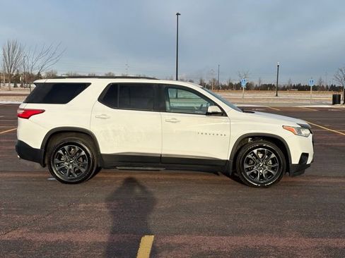 Used 2021 Chevrolet Traverse RS image 2