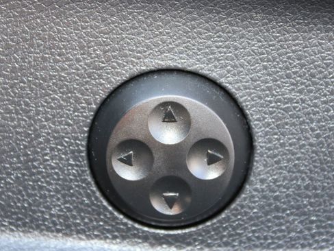 Used 2019 Mercedes-Benz GLC 300 4MATIC w/ Premium Package image 14