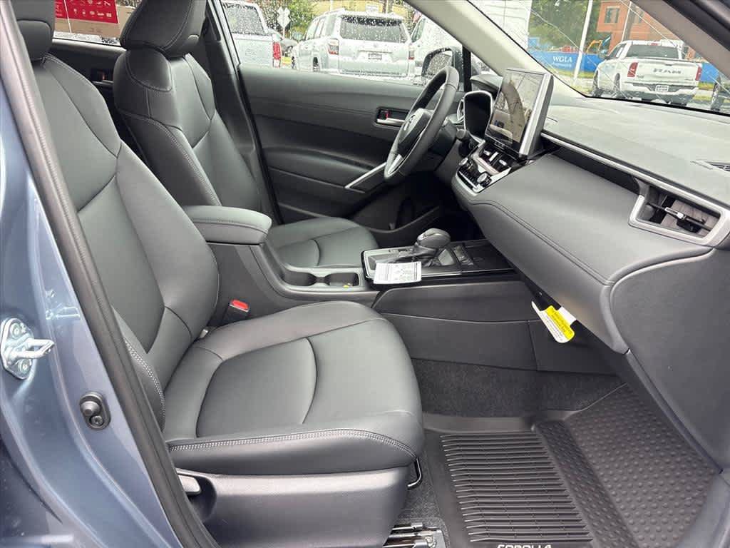 Used 2026 Toyota Corolla Cross XLE w/ Convenience Package FWD image 6