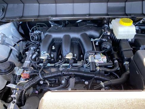 New 2025 Nissan Pathfinder SV w/ Black Appearance Package image 25