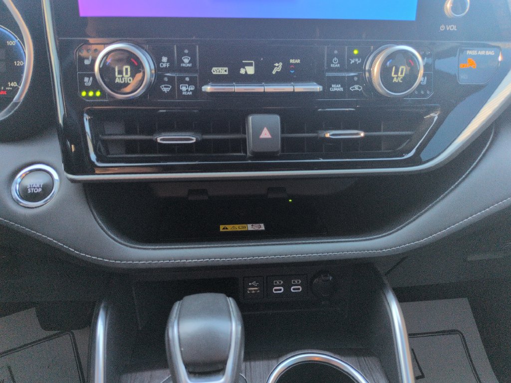 Used 2023 Toyota Highlander Platinum FWD image 18